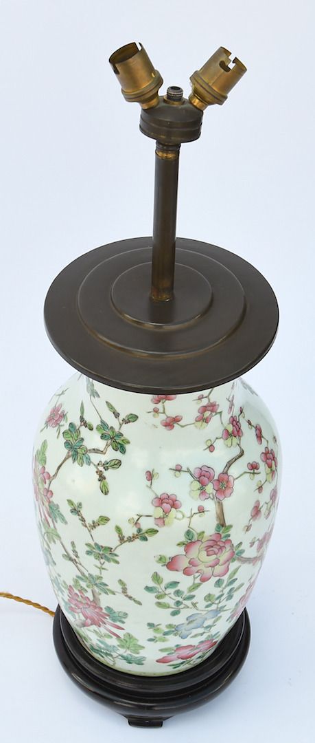 Lamp base