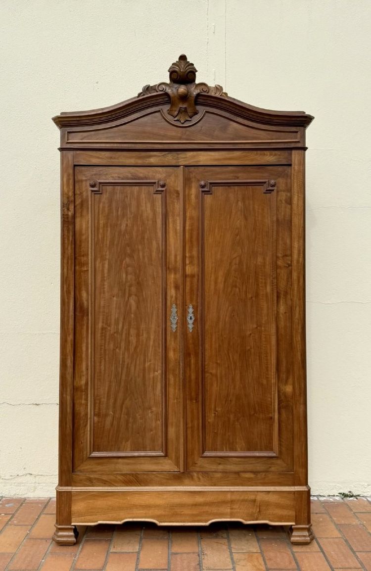 Louis Philippe period shell cabinet in walnut circa 1830