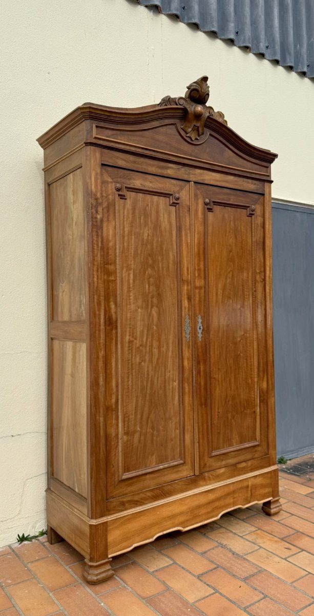 Louis Philippe period shell cabinet in walnut circa 1830