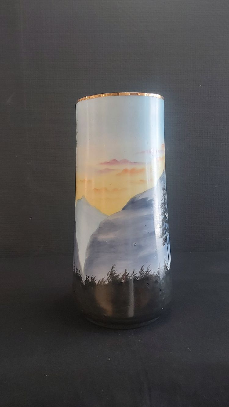 Vase aus Opalglas mit Heidehahndekor 