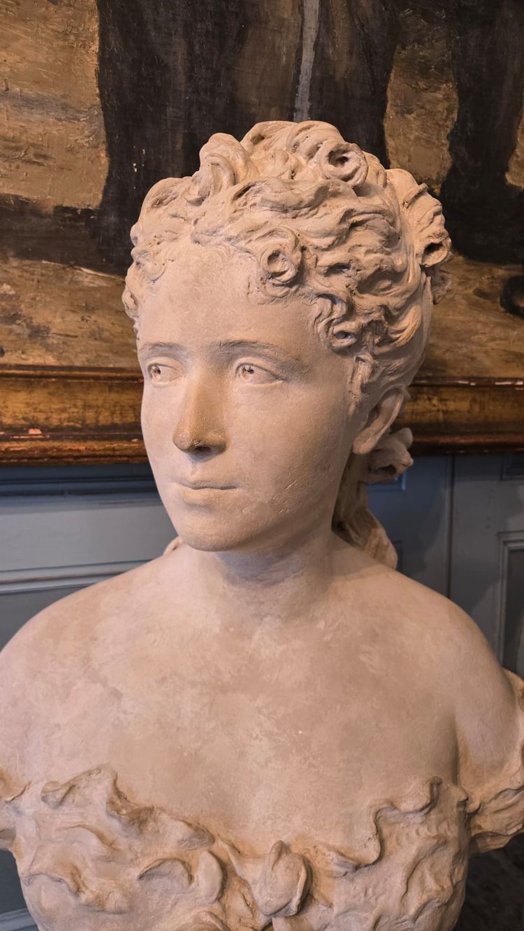 Busto di giovane donna, calco in gesso patinato, periodo Napoleone III
