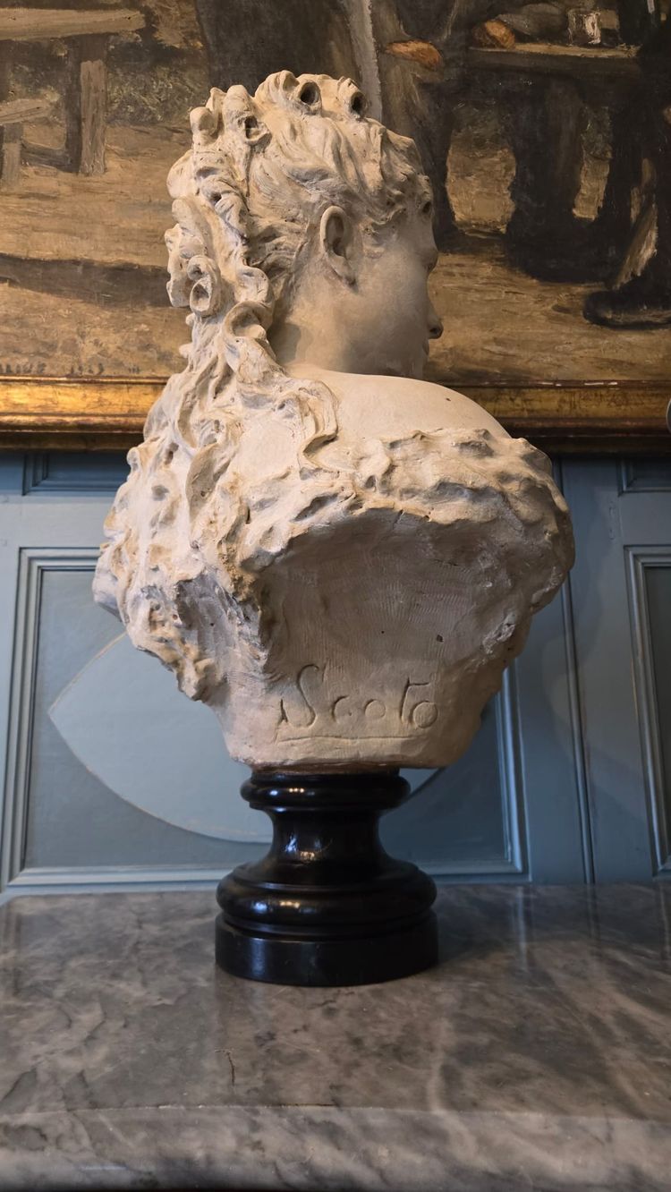 Busto di giovane donna, calco in gesso patinato, periodo Napoleone III