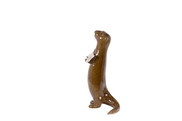 Valerie Courtet. Lontra che tiene in mano un pesce. Contemporaneo. Codice articolo: LS6420551A