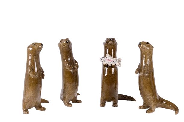 Valerie Courtet. Lontra che tiene in mano un pesce. Contemporaneo. Codice articolo: LS6420551A