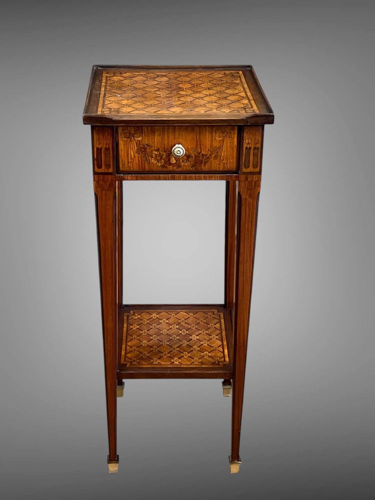 SMALL FLYING TABLE WITH TWO SQUARE TOPS IN MARQUETRY ON ALL SIDES WITH FLOWERS