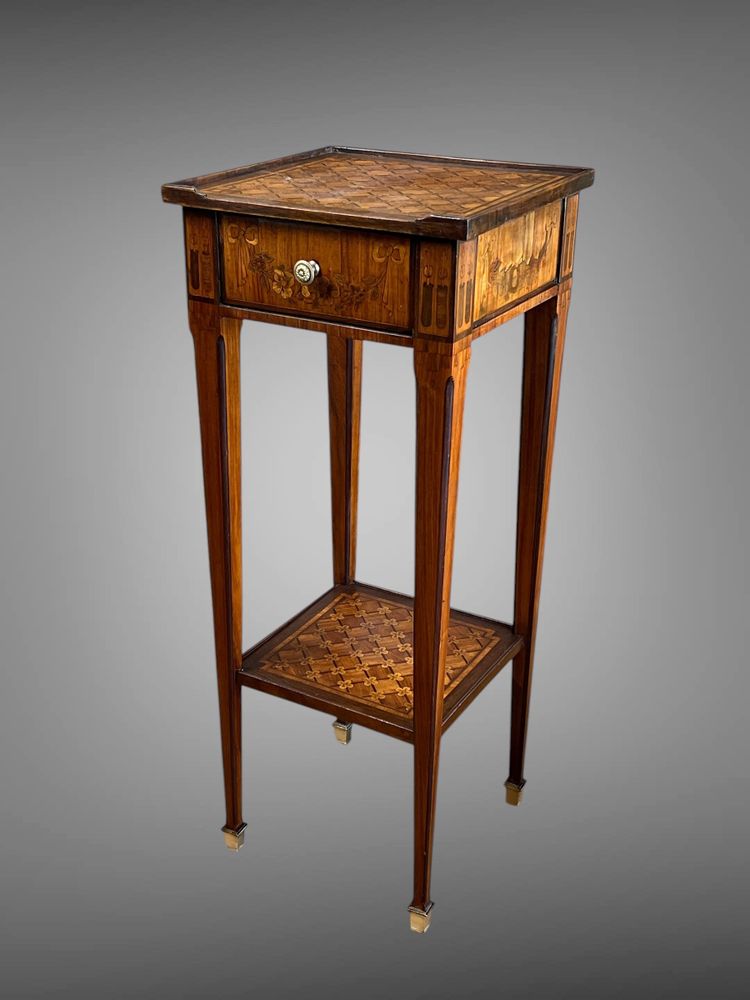 SMALL FLYING TABLE WITH TWO SQUARE TOPS IN MARQUETRY ON ALL SIDES WITH FLOWERS