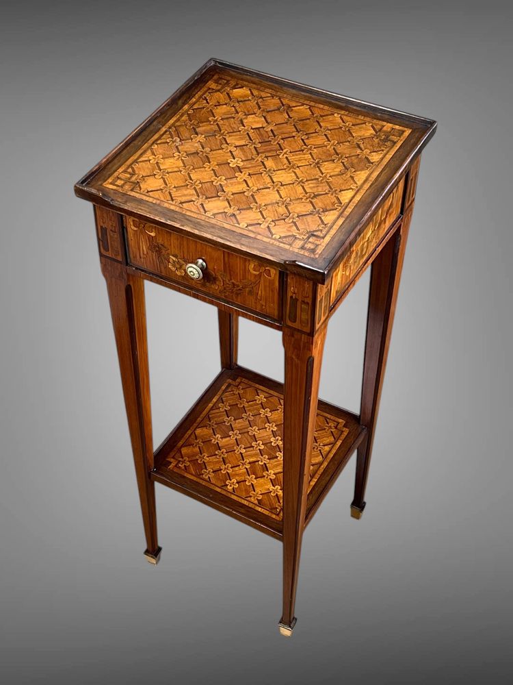 SMALL FLYING TABLE WITH TWO SQUARE TOPS IN MARQUETRY ON ALL SIDES WITH FLOWERS