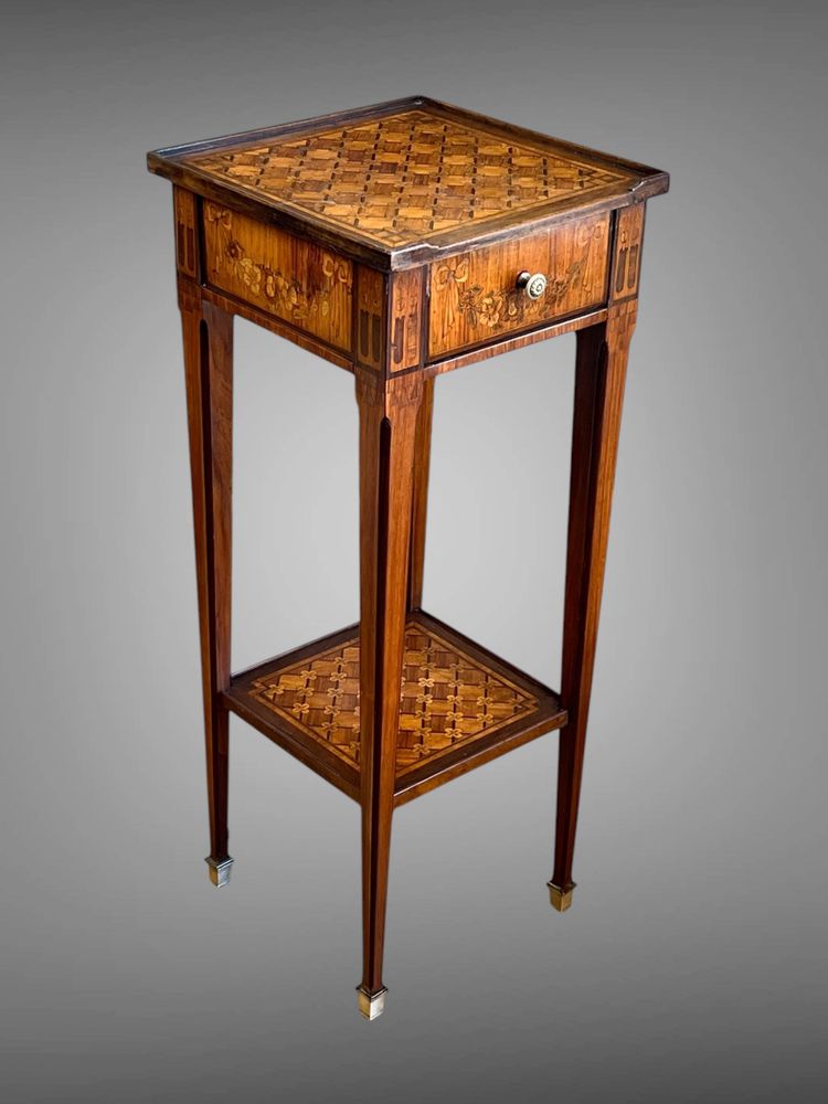 SMALL FLYING TABLE WITH TWO SQUARE TOPS IN MARQUETRY ON ALL SIDES WITH FLOWERS