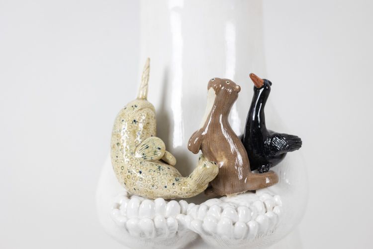 Valérie Courtet. Bear presenting 3 animals. Contemporary. LS64211605M