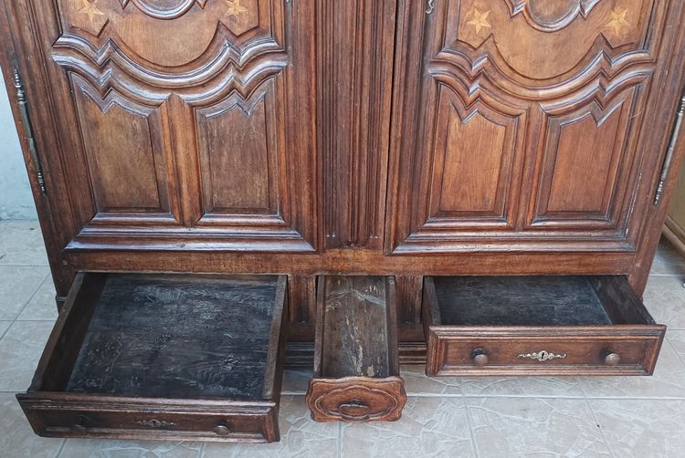 Louis XIV wardrobe in solid oak, 18th century