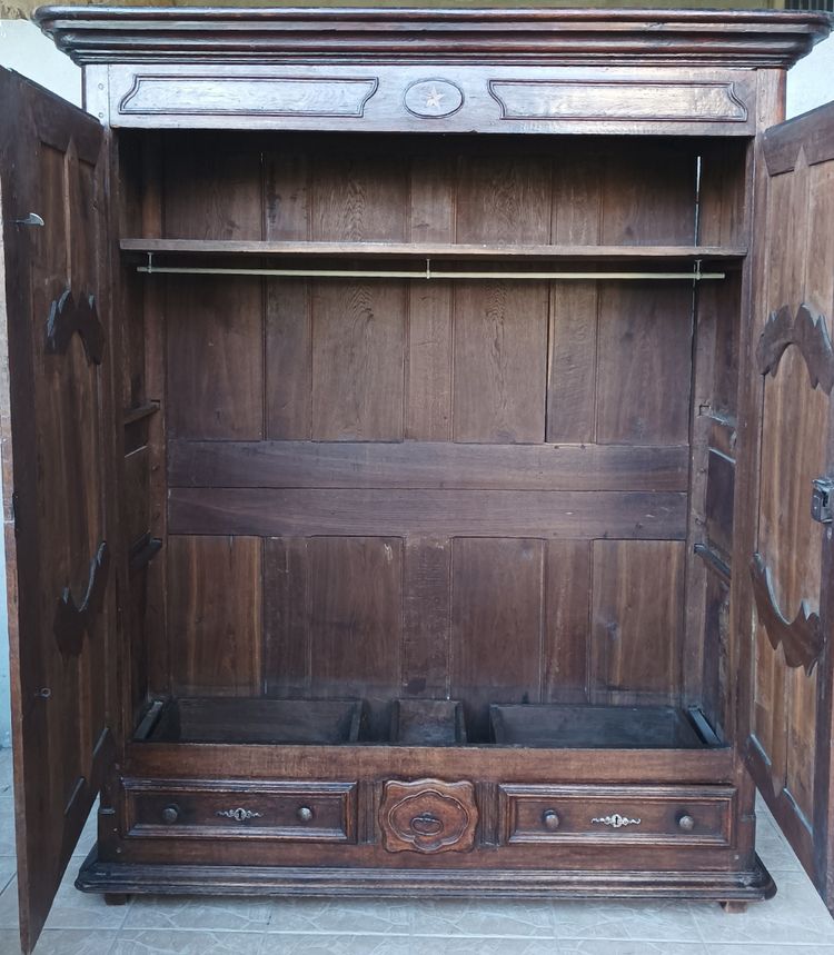 Louis XIV wardrobe in solid oak, 18th century