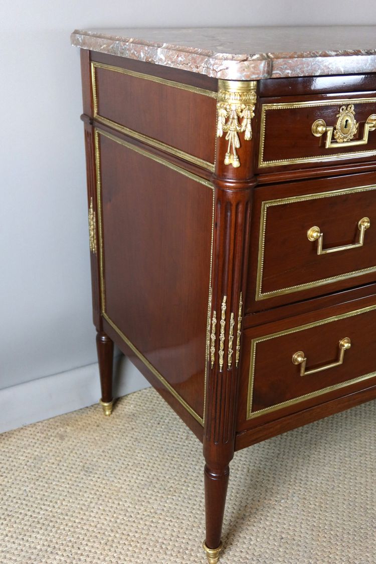 Commode Louis XVI époque XVIIIème siècle.