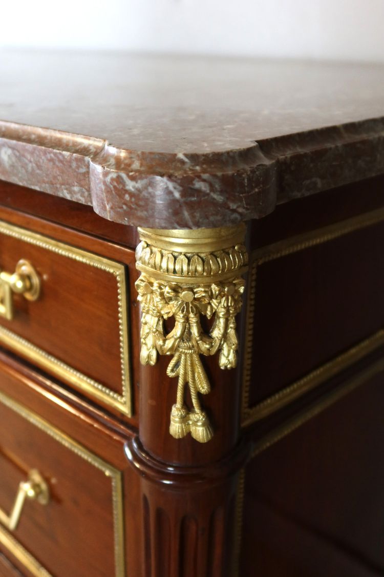 Commode Louis XVI époque XVIIIème siècle.