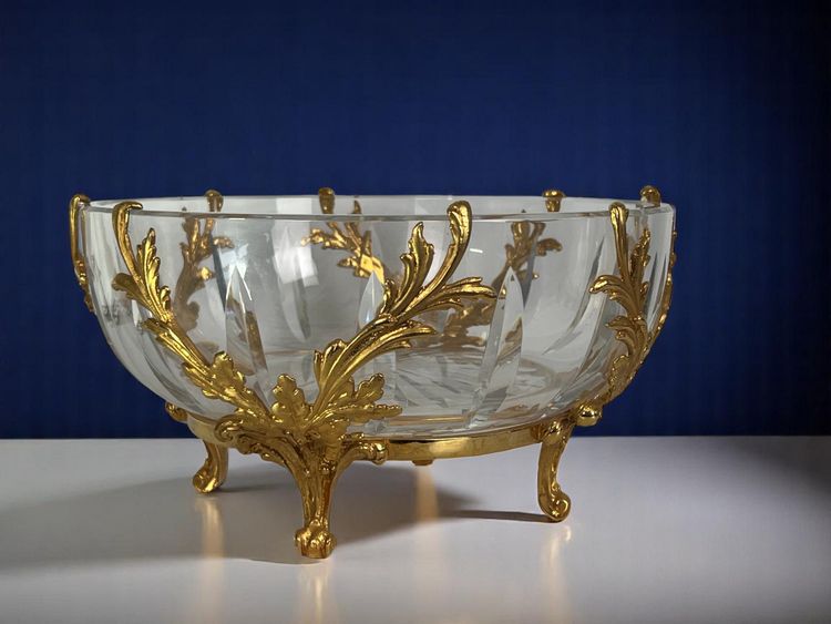 CUT CRYSTAL CUP WITH A GILT BRONZE MOUNT WITH OAK LEAF DECOR