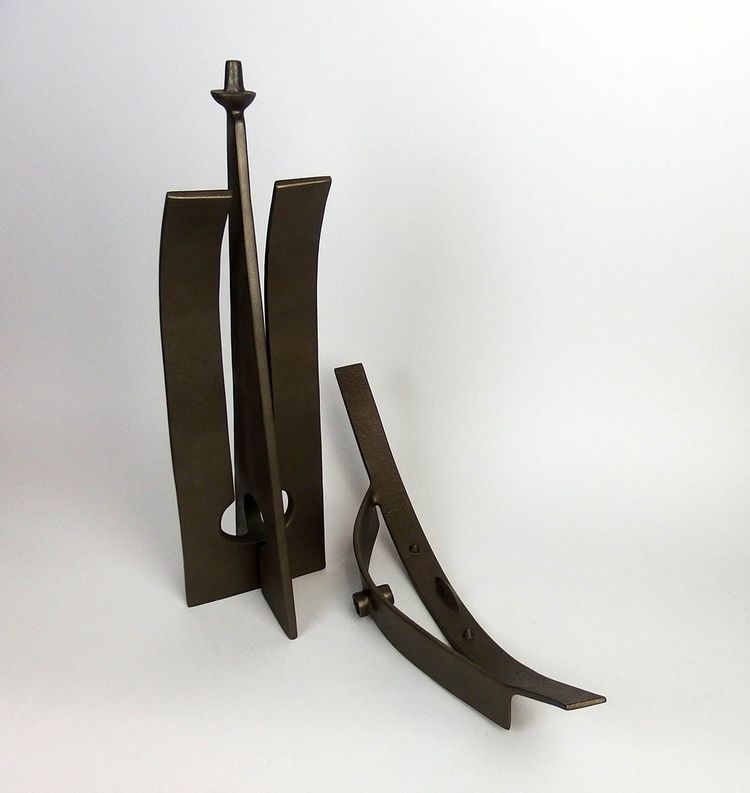 Terracotta sculpture by Victor Roman