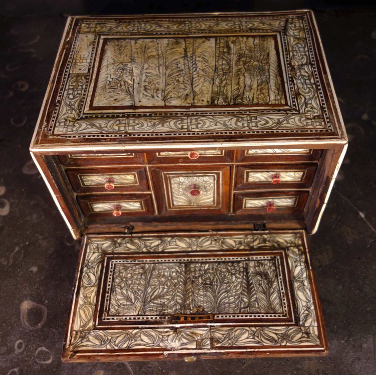 Cofanetto indo-portoghese "Mogul", India occidentale, XVII secolo