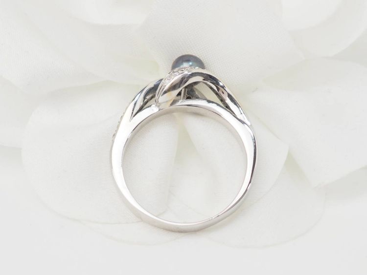 Anello in oro bianco, perla di Tahiti e diamanti