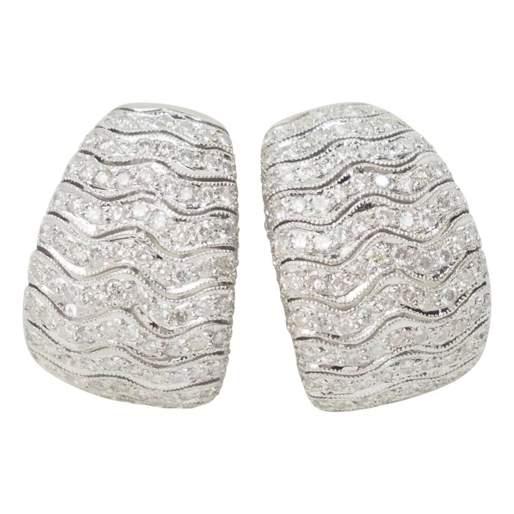 Orecchini in oro bianco e pavé di diamanti