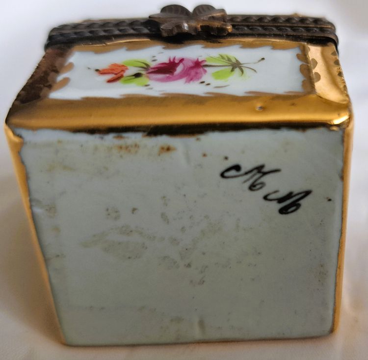 Jolie Boîte à pilules de collection en porcelaine peinte à la main ancienne avec 3 flacons début 20e