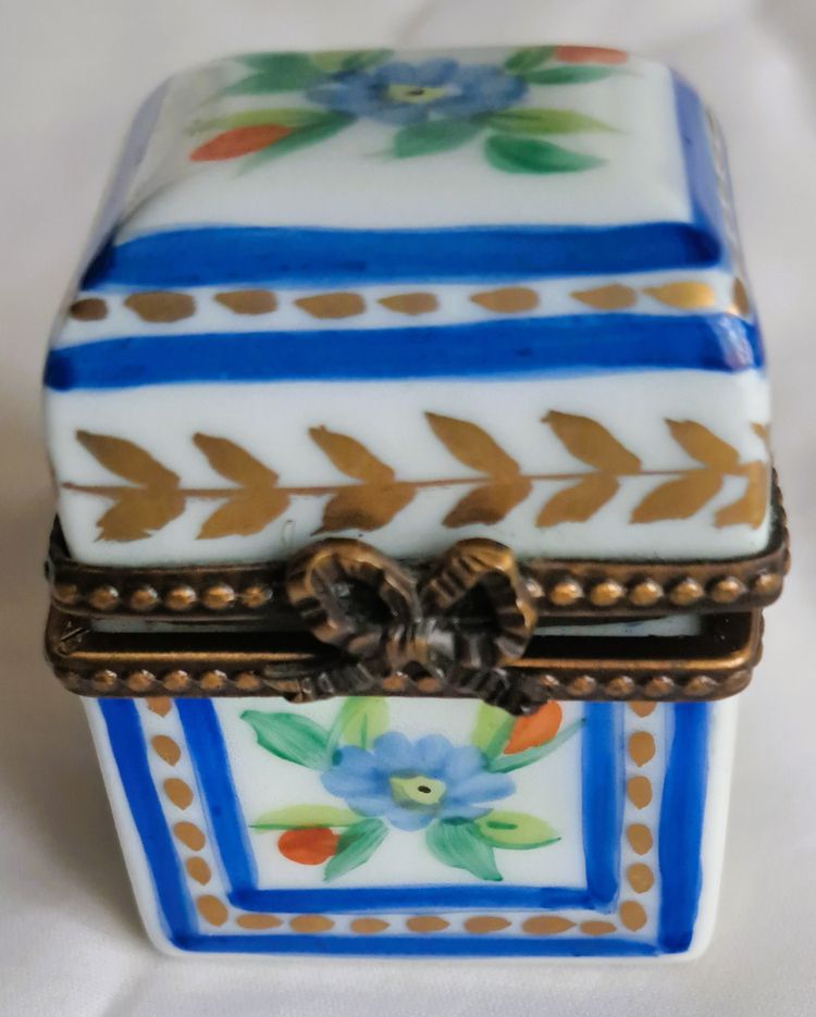 Pretty hand-painted porcelain pill box 2 bottles