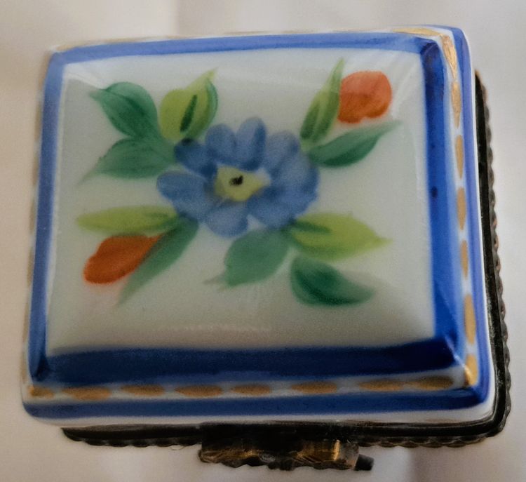 Pretty hand-painted porcelain pill box 2 bottles
