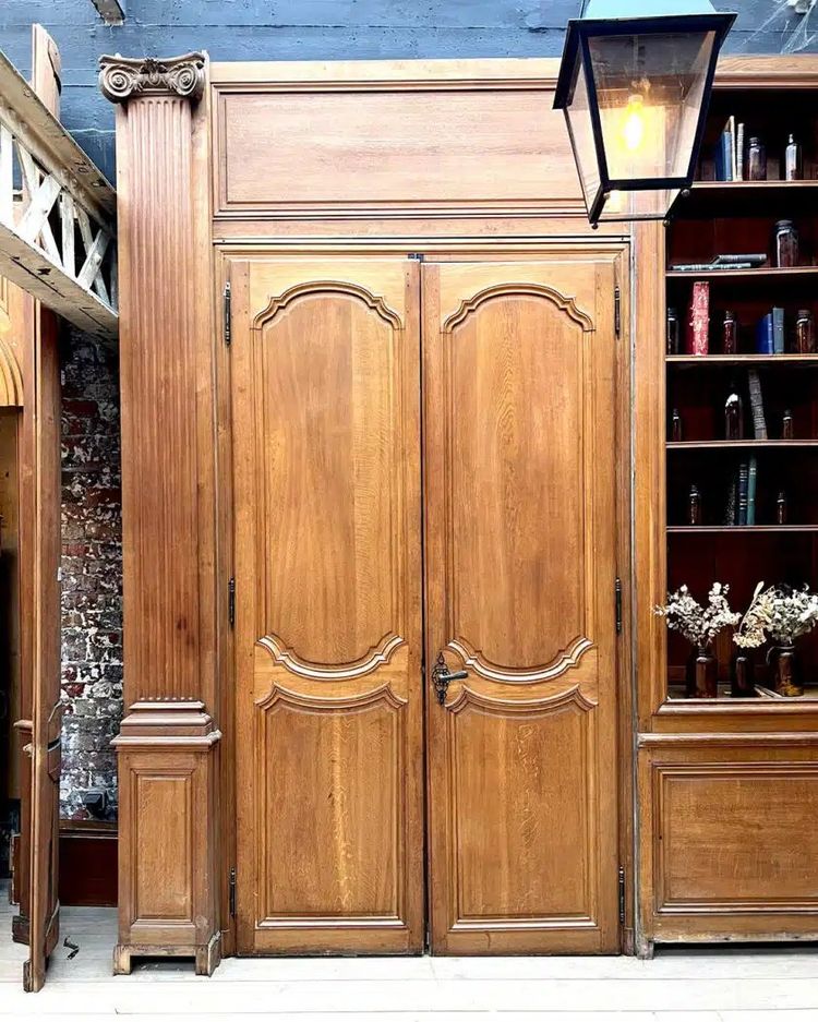Empire style Parisian woodwork, 20 meters