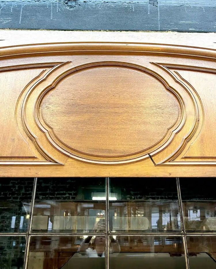 Empire style Parisian woodwork, 20 meters