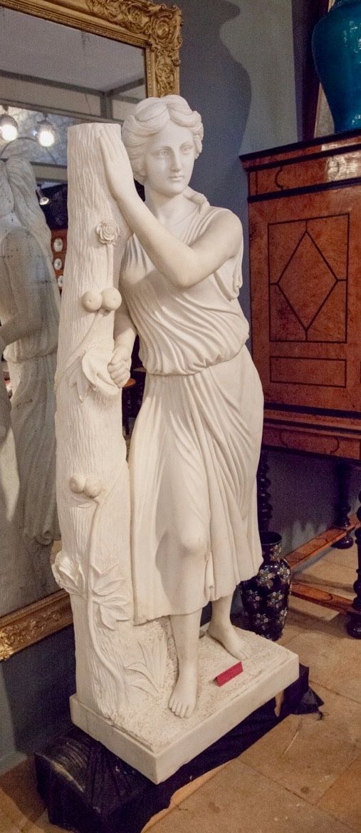 "Ramasseuse De Fruits" in marmo di Carrara 170 cm