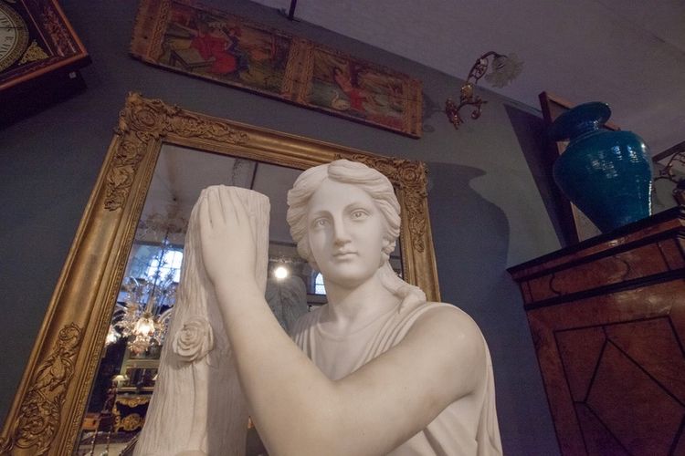 "Ramasseuse De Fruits" in marmo di Carrara 170 cm