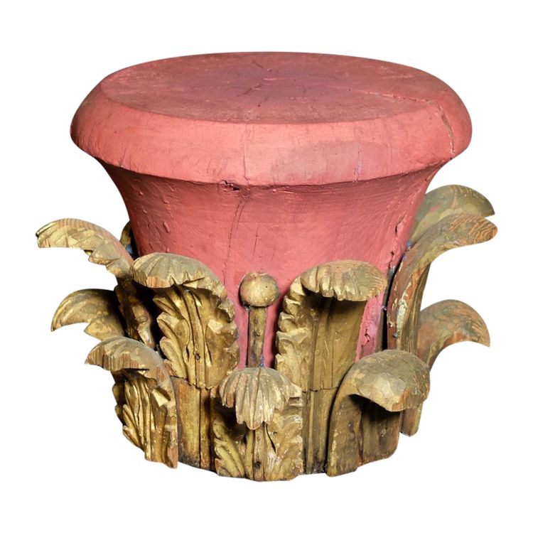 Chapiteau en bois sculpté