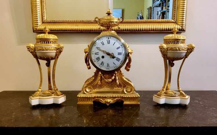 Louis XVI style clock in gilded bronzes with Lions' heads Greek decor 19th century