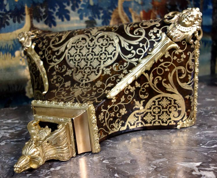 Großes geigenförmiges Wandkartell aus Boulle-Marketerie, Saint Martin in Paris