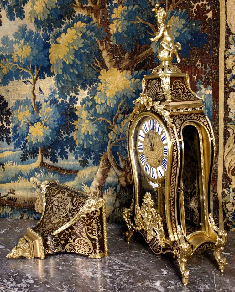 Großes geigenförmiges Wandkartell aus Boulle-Marketerie, Saint Martin in Paris
