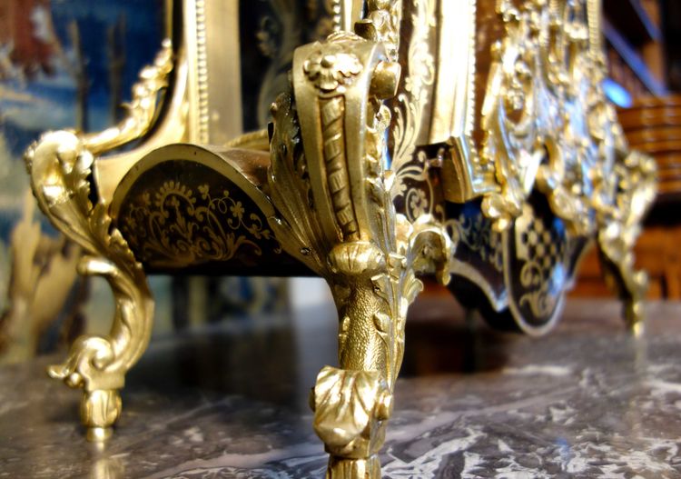 Großes geigenförmiges Wandkartell aus Boulle-Marketerie, Saint Martin in Paris