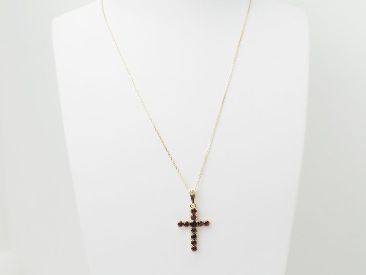 Collier pendentif croix en or jaune et grenats 