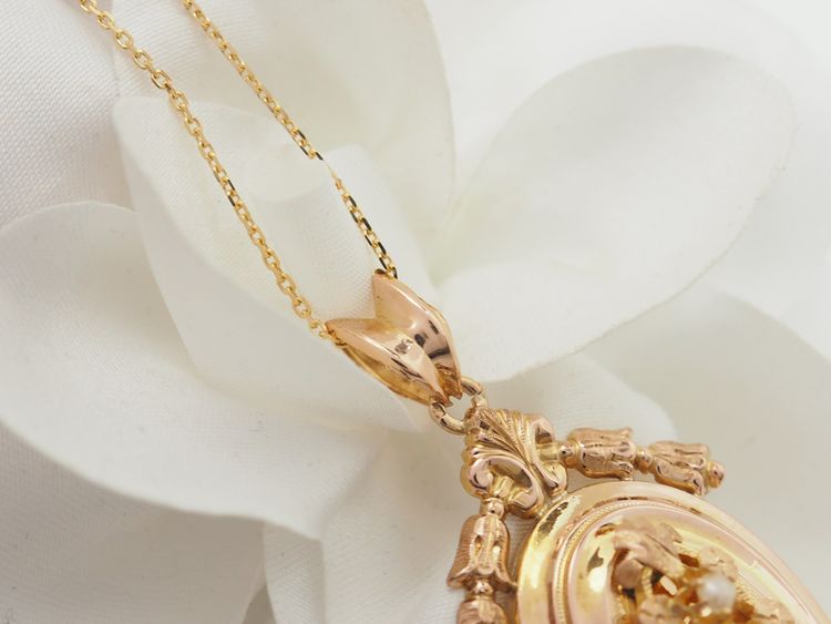 Collier pendentif cassolette en or jaune et perles fines