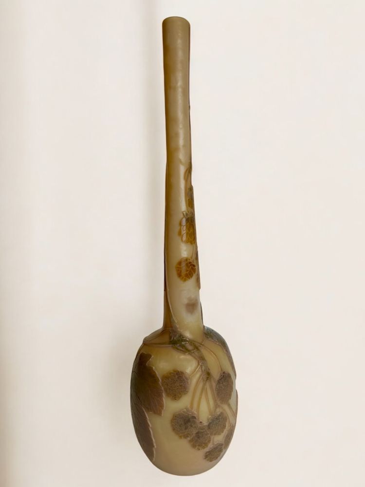 Legras Saint Denis Vase a décor des Houblons 
