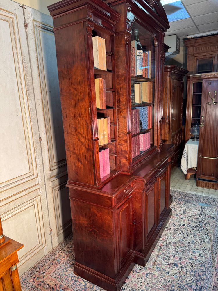 Grande bibliothèque en acajou moucheté 19 eme siècle 