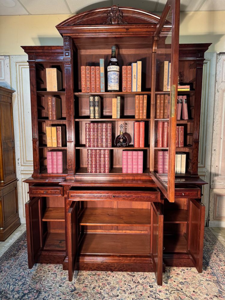 Grande bibliothèque en acajou moucheté 19 eme siècle 