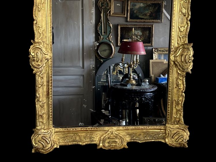LARGE XVIIIth CENTURY MIRROR IN GOLDEN SCULPTURED AND STUQUED WOOD WITH MERCURY ICE