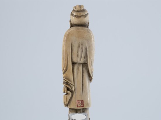 Okimono in Elfenbein. China, 19. Jahrhundert