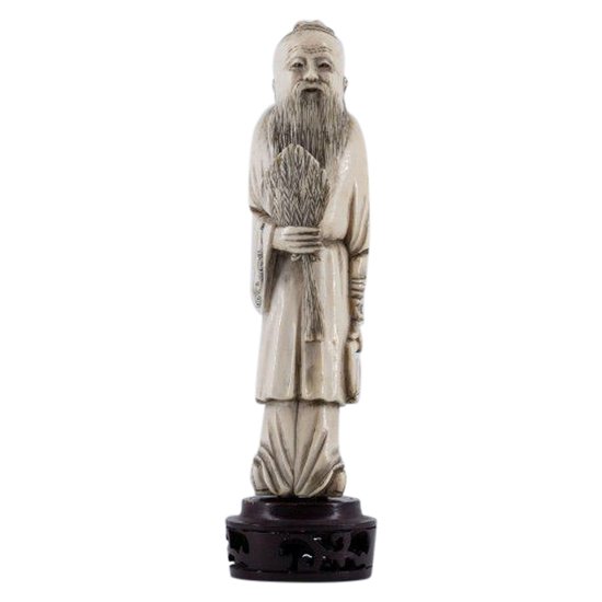 Okimono in Elfenbein. China, 19. Jahrhundert