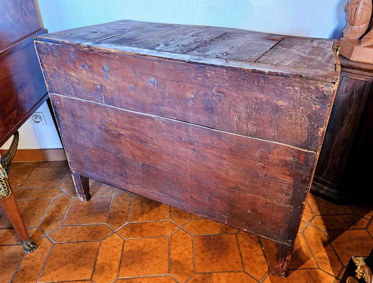 Petite Commode Galbée Toutes Faces époque Louis XV
