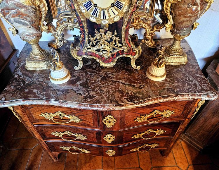 Petite Commode Galbée Toutes Faces époque Louis XV