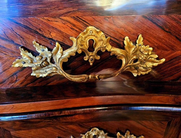 Petite Commode Galbée Toutes Faces époque Louis XV
