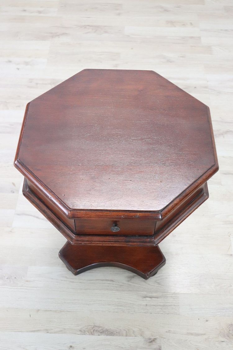 Table d'Appoint Octogonale Basse En Noyer, Années 1980