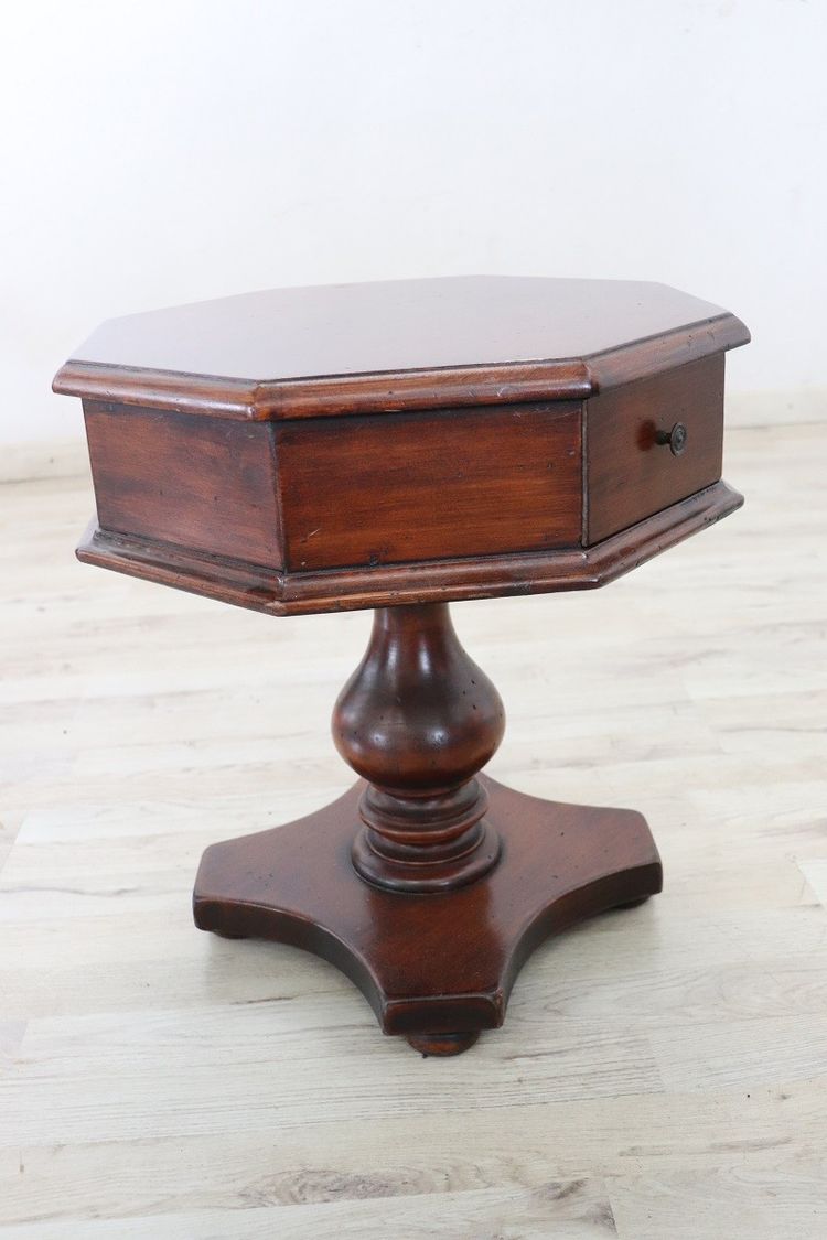Table d'Appoint Octogonale Basse En Noyer, Années 1980