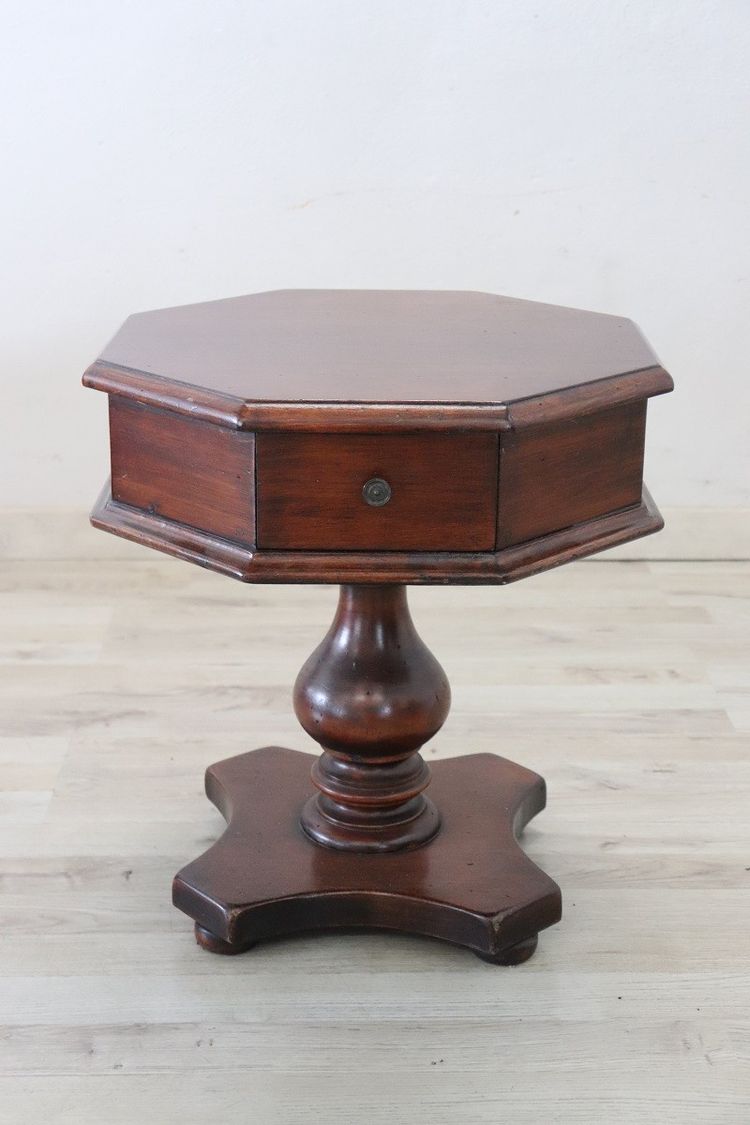 Table d'Appoint Octogonale Basse En Noyer, Années 1980