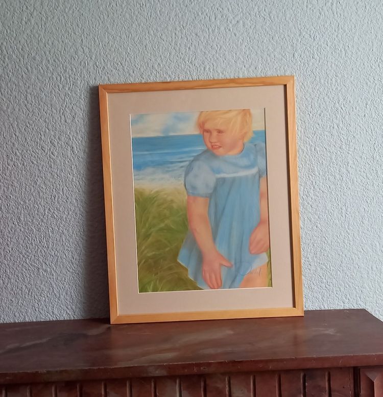 Ritratto di ragazza sulla spiaggia / pastello