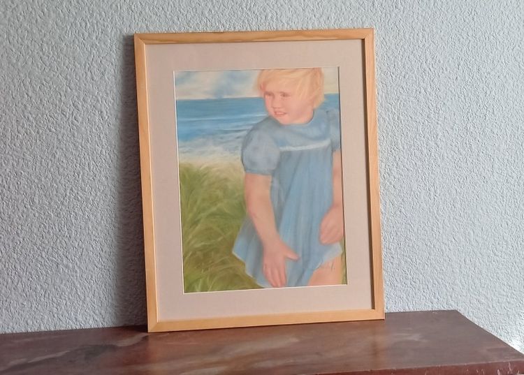 Ritratto di ragazza sulla spiaggia / pastello
